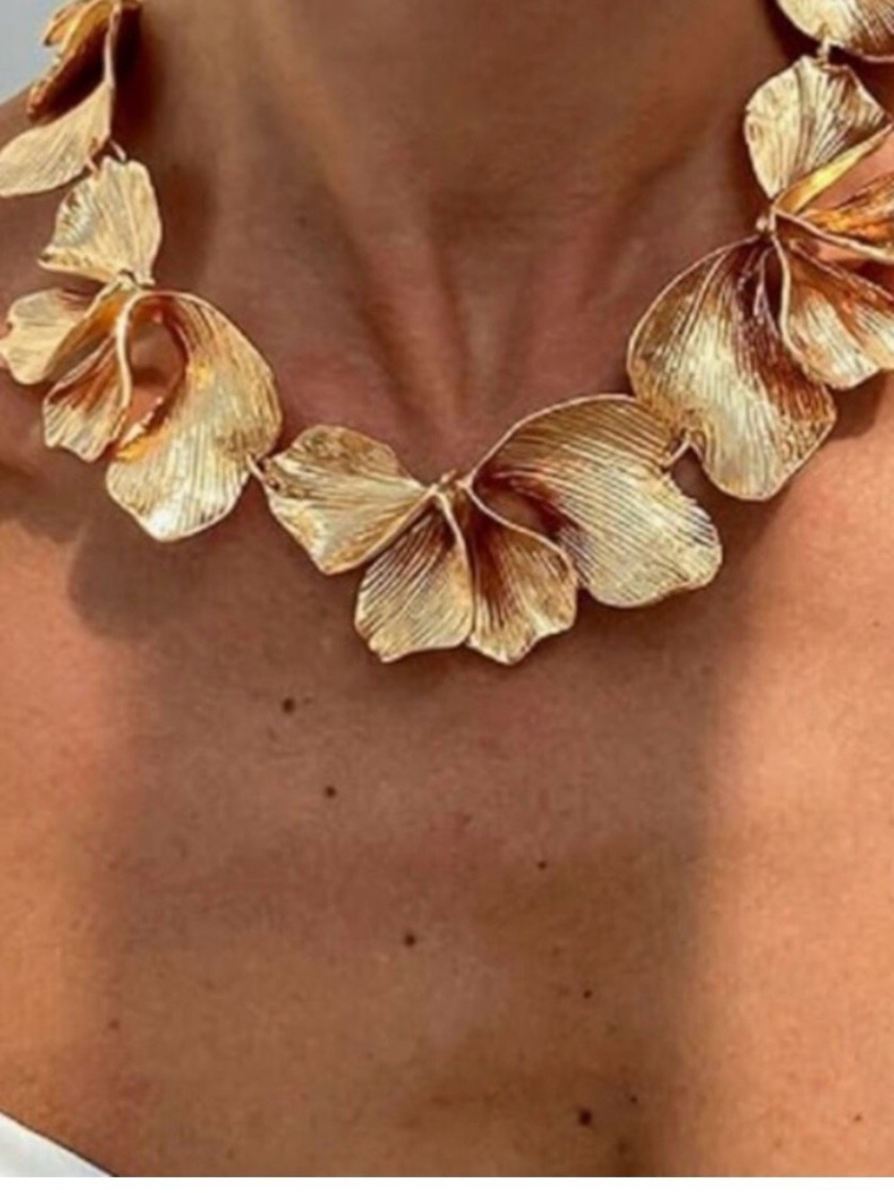 New!!!!  24k Gold plated Floral Statement Necklace - Elegant Women's Jewelry